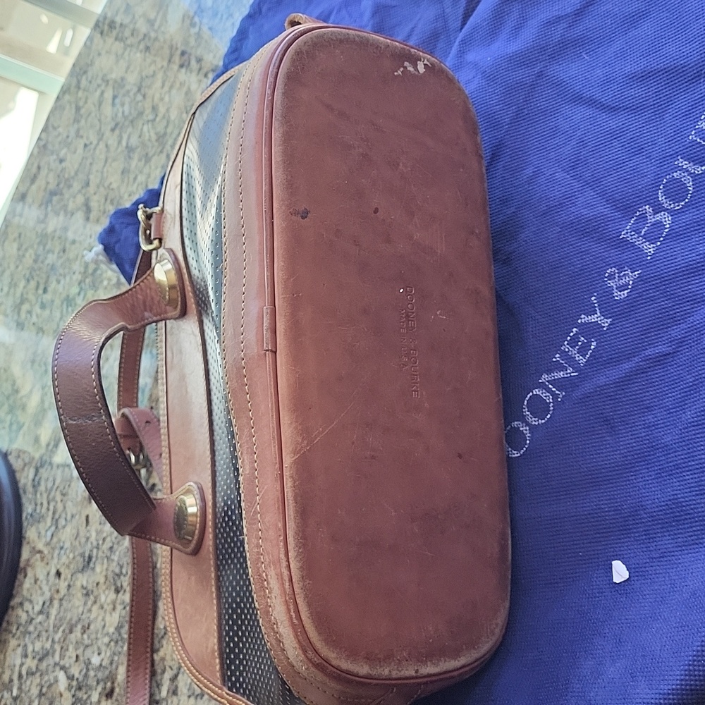 Dooney & Bourke - Picture 7 of 9